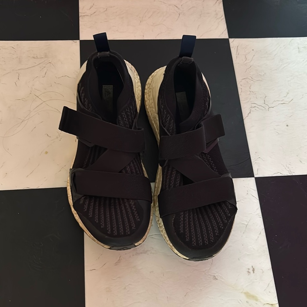 Stela McCartney US7 sneaker, easy to wear